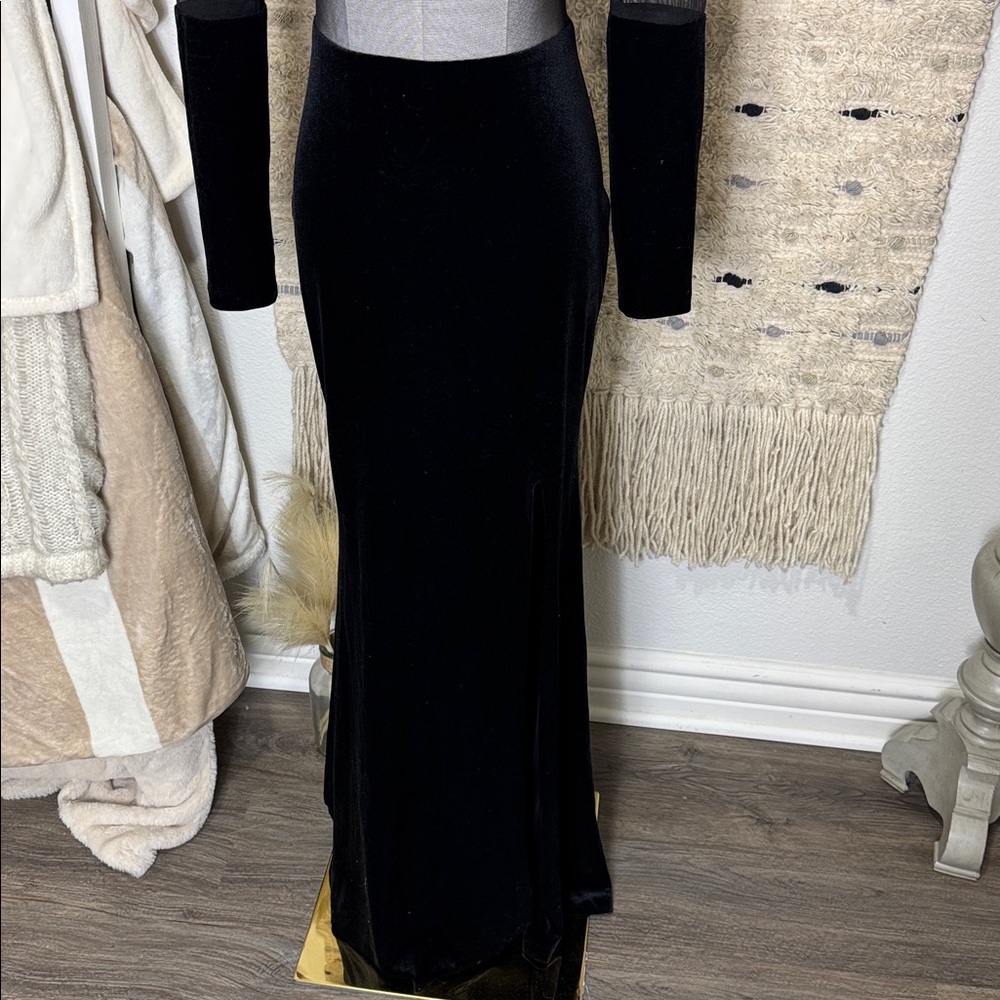BETSY & ADAM black full length 
Illusion Velvet Sheath Gown size 0 - Picture 3 of 10